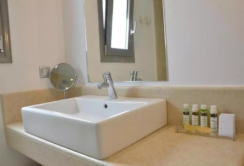اتاق لوکس با بالکن, Ino Hotel & Suites