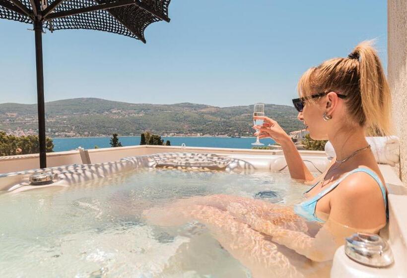 سوئیت با تخت بزرگ, Ino Hotel & Suites
