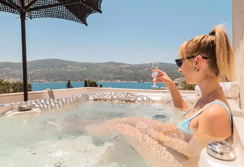 سوئیت با تخت بزرگ, Ino Hotel & Suites
