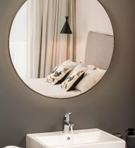 سوئیت با تخت بزرگ, Ino Hotel & Suites