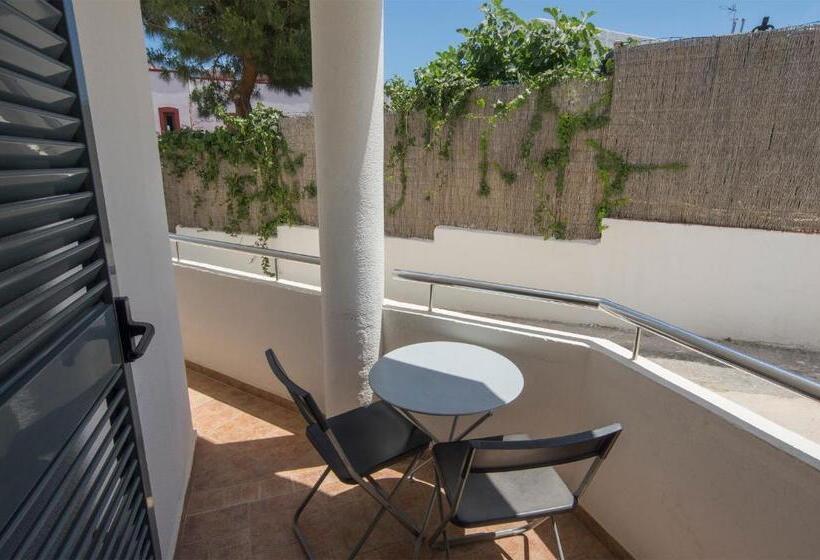 Comfort room with balcony, La Posada De Paco