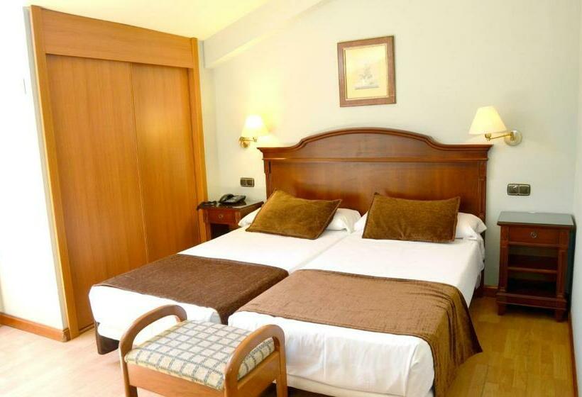 Habitaci�n Est�ndar Abuhardillada, Lasa Sport