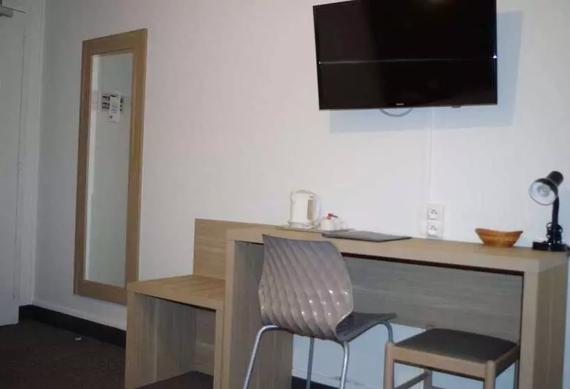 اتاق استاندارد چهار تخته, The Originals City, Hôtel Le Savoy, Caen