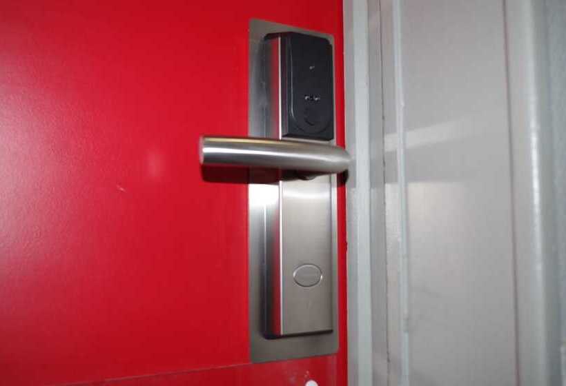 חדר משפחתי, The Originals City, Hôtel Le Savoy, Caen