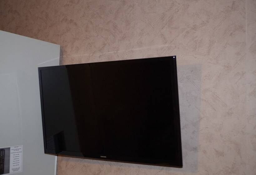 חדר סטנדרט לשלושה, The Originals City, Hôtel Le Savoy, Caen