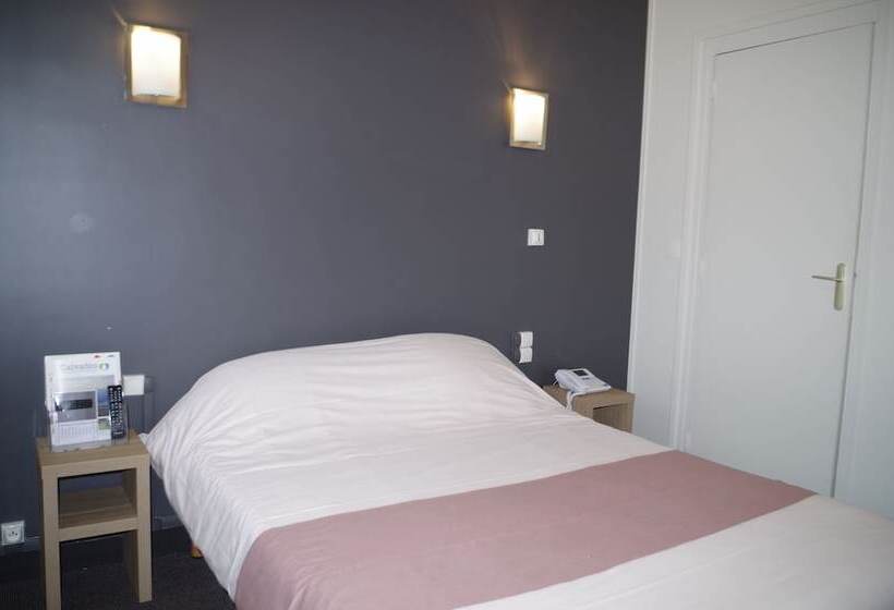 Номер Стандарт Трехместный, The Originals City, Hôtel Le Savoy, Caen
