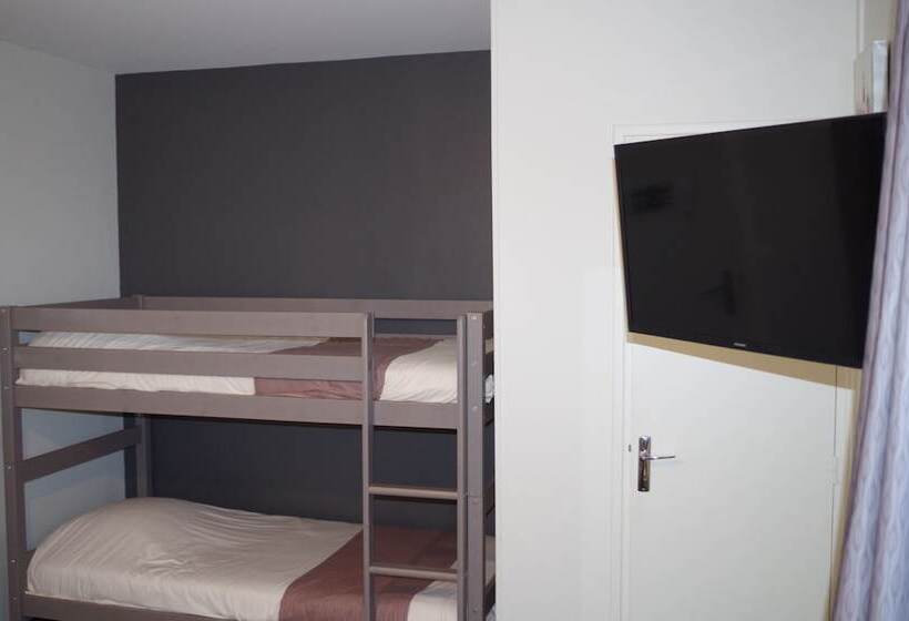 Четырехместный Номер Стандарт, The Originals City, Hôtel Le Savoy, Caen