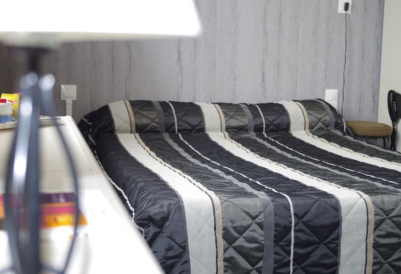 חדר משפחתי, The Originals City, Hôtel Le Savoy, Caen