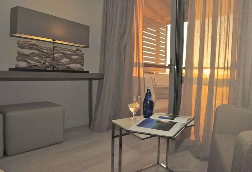 اتاق لوکس با چشم‌انداز دریا, Ino Hotel & Suites