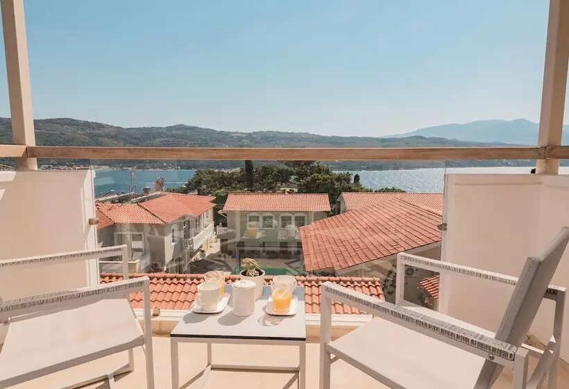 اتاق لوکس با چشم‌انداز دریا, Ino Hotel & Suites