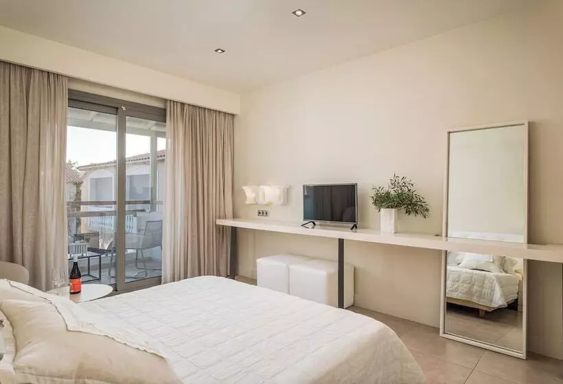 اتاق لوکس با چشم‌انداز استخر, Ino Hotel & Suites