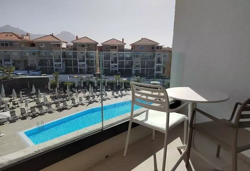 اتاق استاندارد با چشمانداز استخر, MYND Adeje
