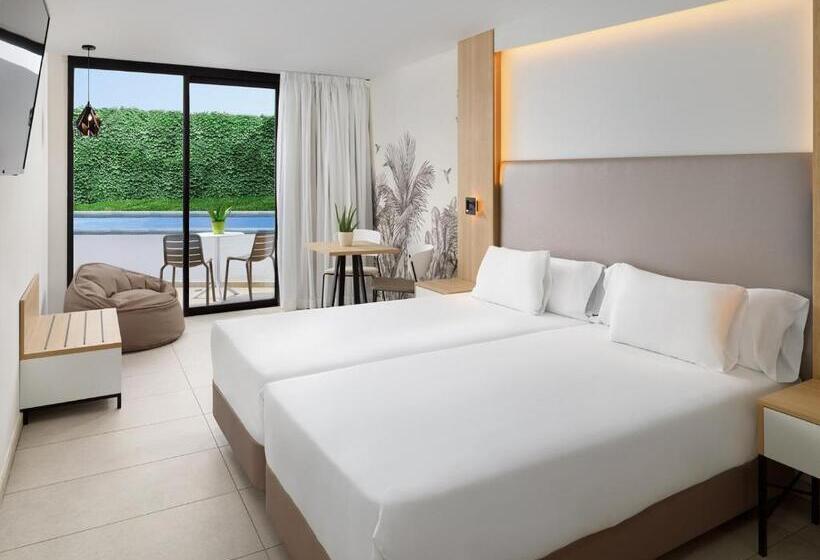 Standard swim-up room, Mynd Adeje