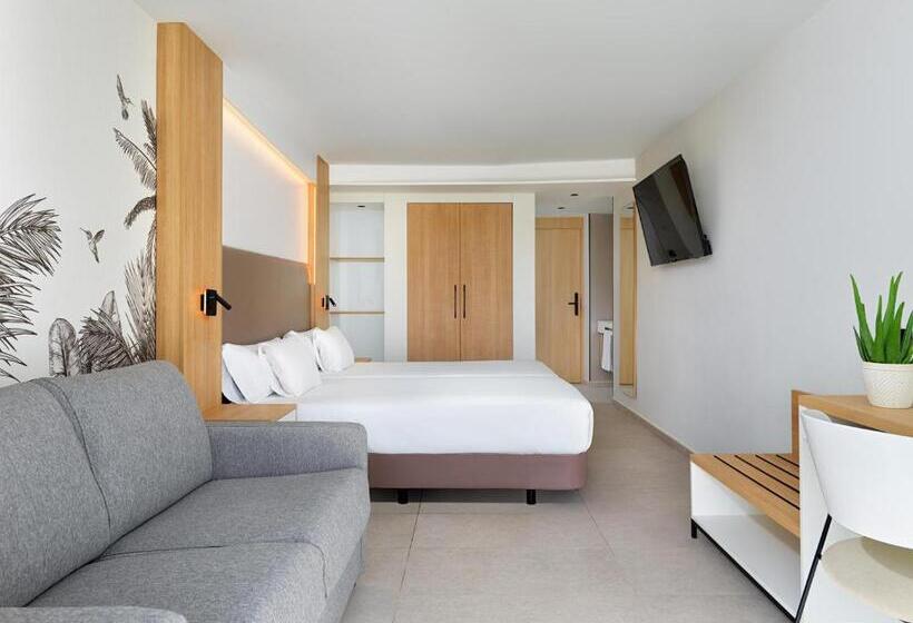 Standard swim-up room, Mynd Adeje