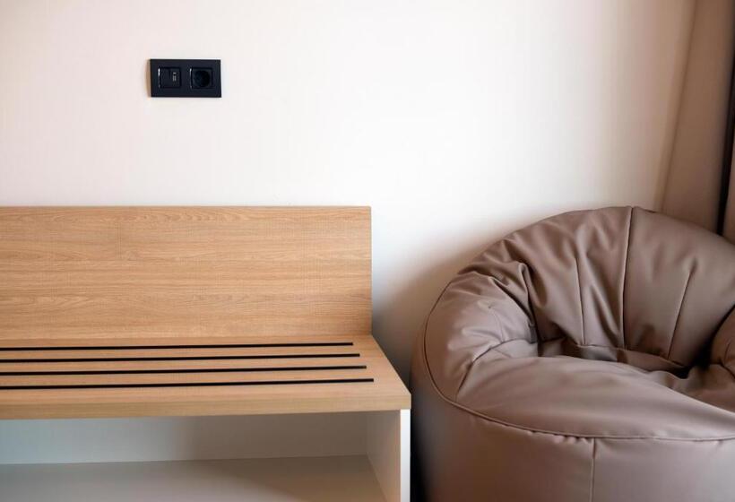 Standard swim-up room, Mynd Adeje