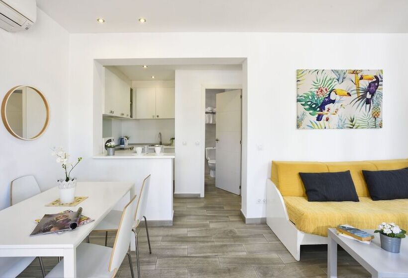 Апартаменты 1 Спальня, Naika Studios & Apartments