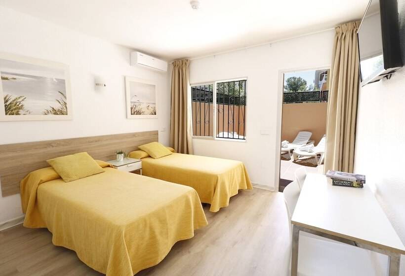 استودیوی استاندارد, Naika Studios & Apartments