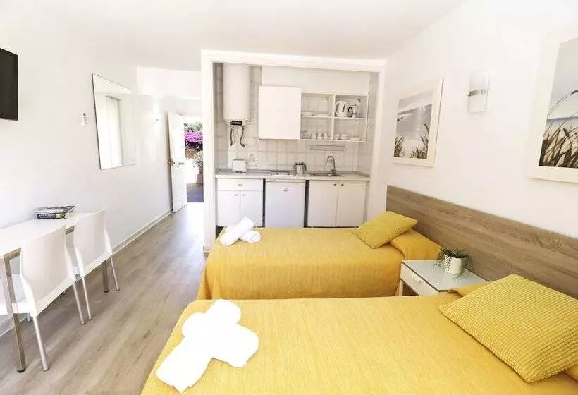 استودیوی استاندارد, Naika Studios & Apartments