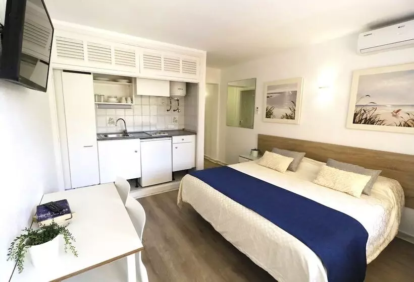 استودیوی استاندارد, Naika Studios & Apartments