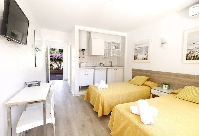 استودیوی استاندارد, Naika Studios & Apartments