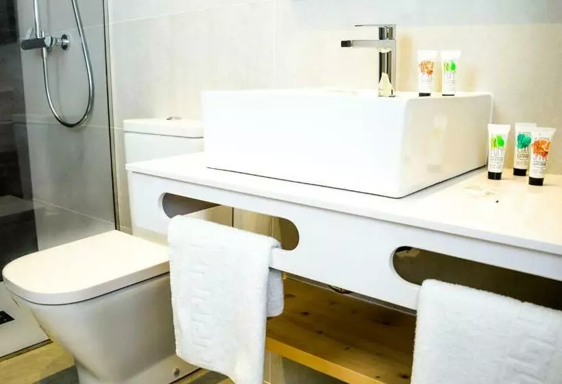 استودیوی استاندارد, Typic Marina Playa Adults Only