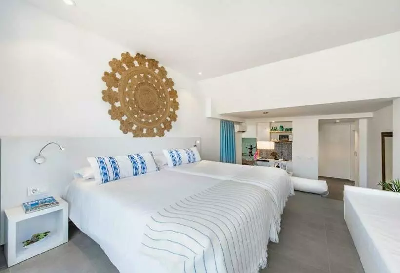 استودیوی استاندارد, Typic Marina Playa Adults Only