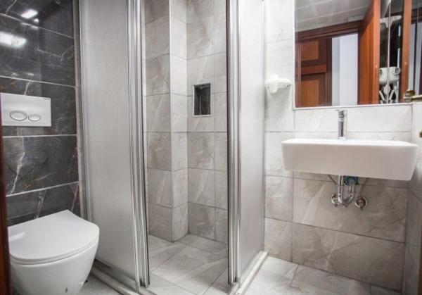 Семейный Номер, Club Pink Palace