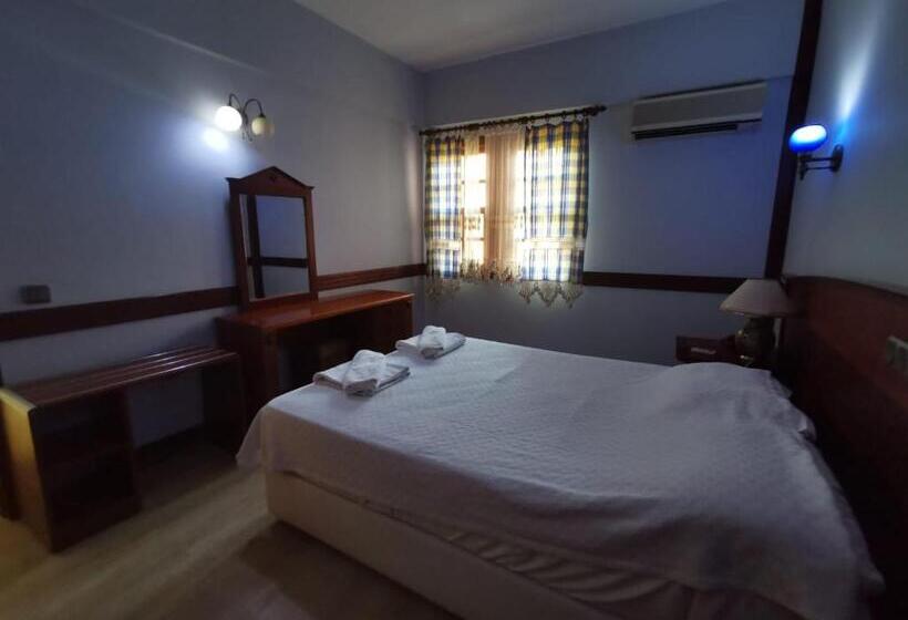 Семейный Номер, Club Pink Palace