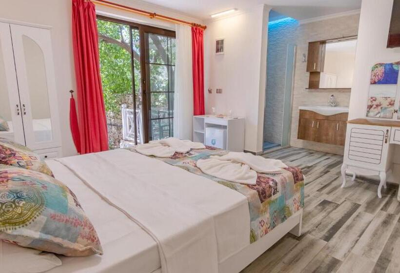 Номер Deluxe, Club Pink Palace