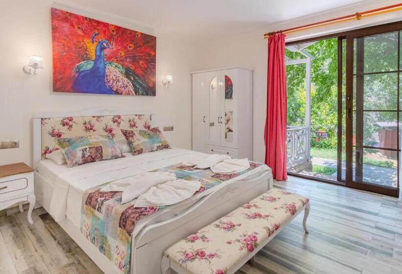 Номер Deluxe, Club Pink Palace