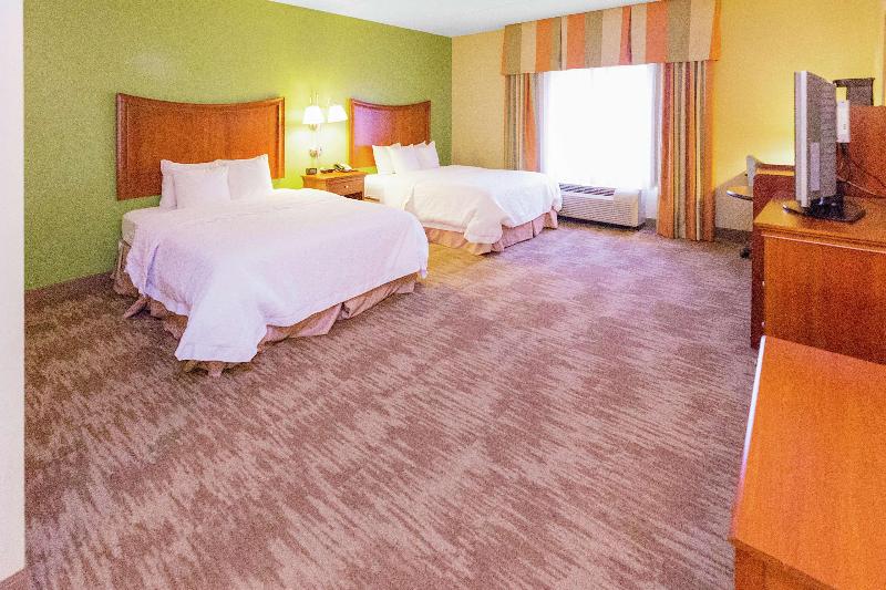 Семейный Номер, Club Pink Palace