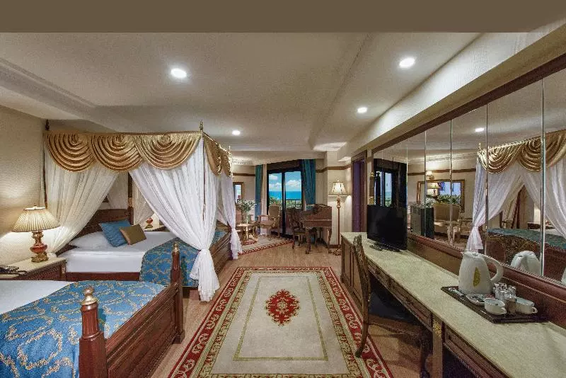 سوییت جونیور با چشمانداز دریا, Delphin Palace