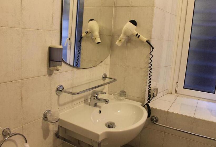 اتاق استاندارد چهار تخته, Fiori