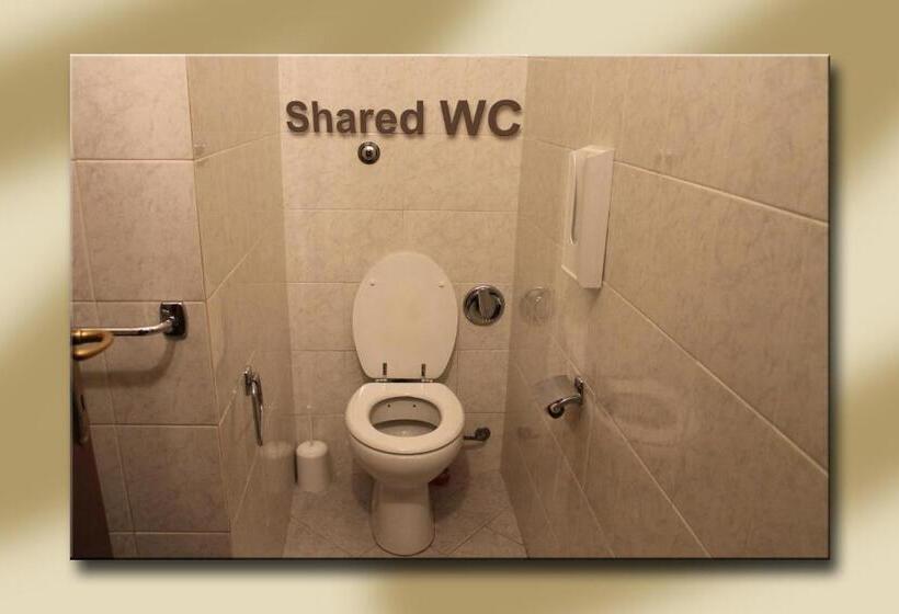 اتاق استاندارد با سرویس بهداشتی مشترک, Fiori