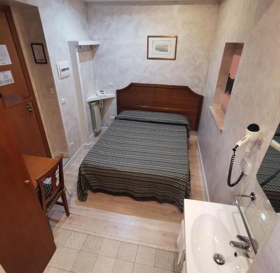 اتاق استاندارد با سرویس بهداشتی مشترک, Fiori