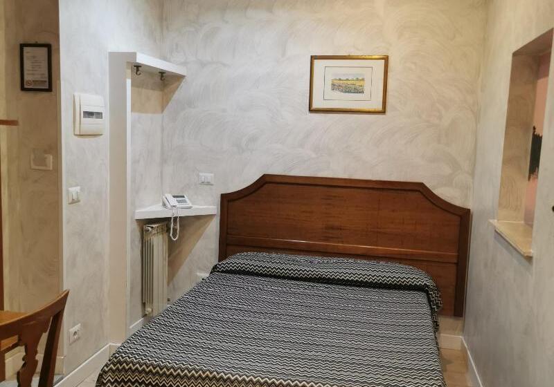 اتاق استاندارد با سرویس بهداشتی مشترک, Fiori