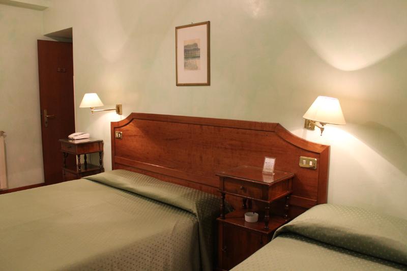 اتاق استاندارد سه نفره, Fiori