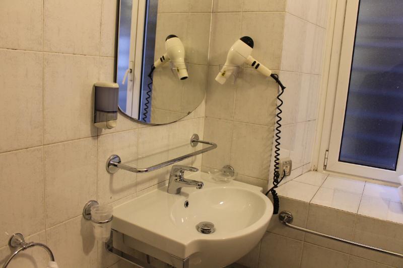 اتاق استاندارد سه نفره, Fiori