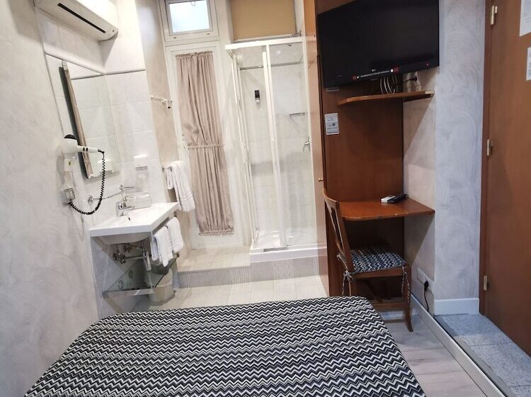 اتاق استاندارد با سرویس بهداشتی مشترک, Fiori