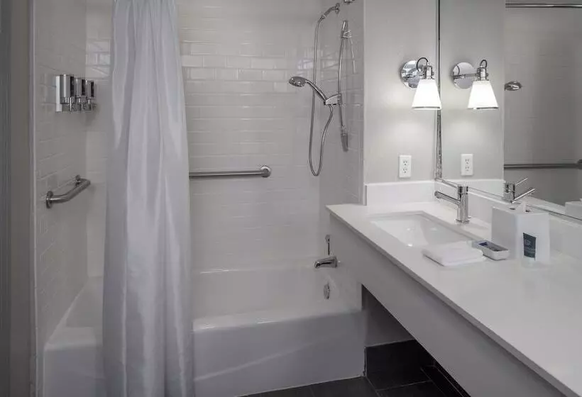 ２ダブルベッドのスタンダードルーム, Four Points By Sheraton Orlando International Drive