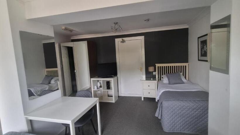 标准三人间, Hunters Meet