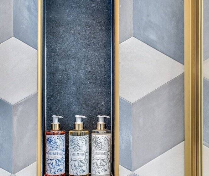 غرفة سوبيريور مطلّة علي البحر, Mediterraneo