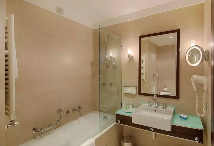 اتاق استاندارد با بالکن, NH Siena