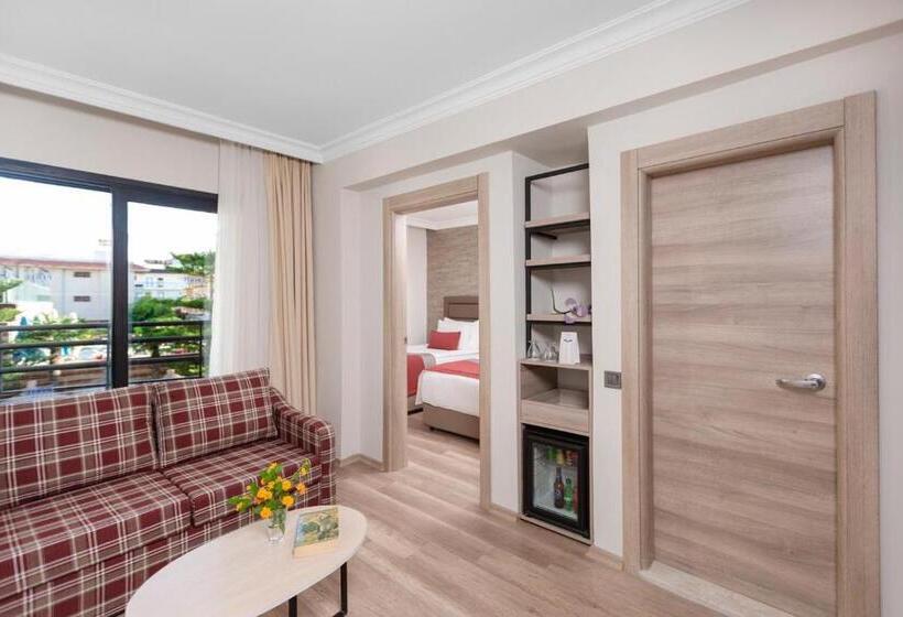 小型套房带泳池景, Pırıl Hotel Thermal&beauty Spa