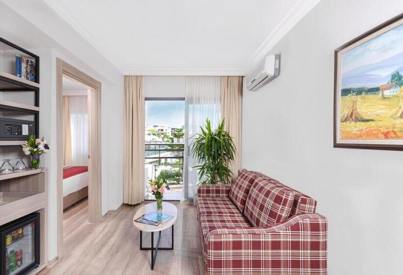 小型套房带泳池景, Pırıl Hotel Thermal&beauty Spa