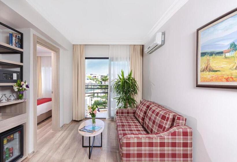 小型套房带泳池景, Pırıl Hotel Thermal&beauty Spa