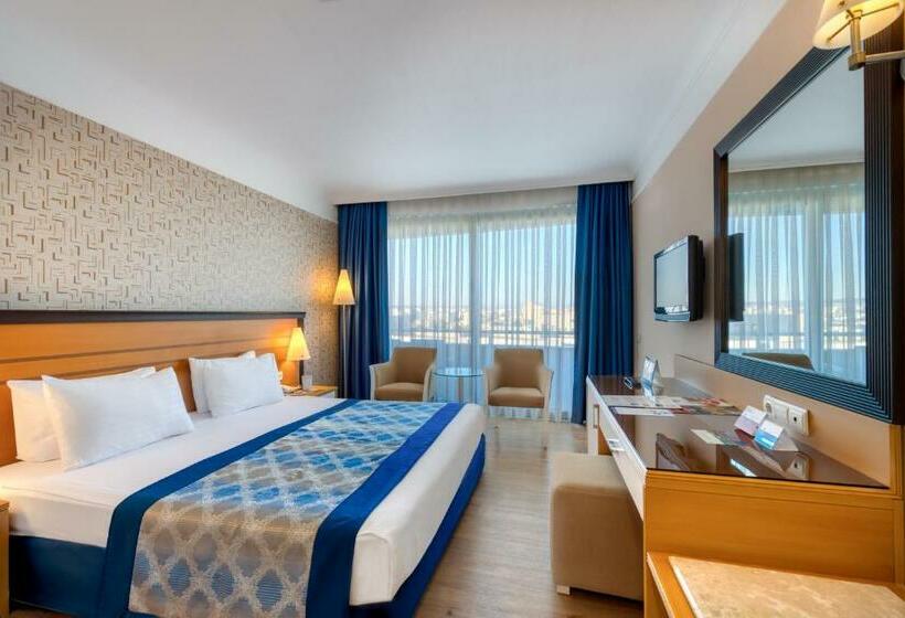 اتاق اساندارد با چشم‌انداز جانبی به دریا, Porto Bello Hotel Resort & Spa