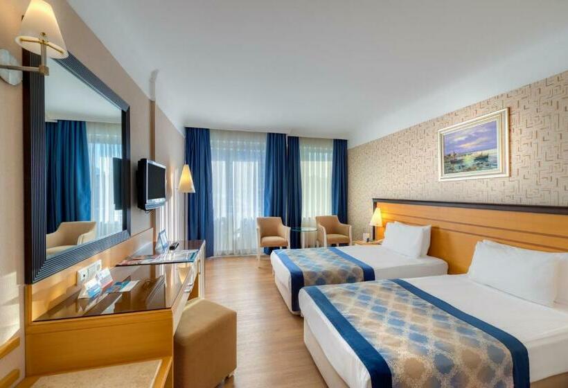 اتاق اساندارد با چشم‌انداز جانبی به دریا, Porto Bello Hotel Resort & Spa