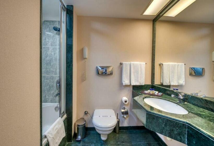 اتاق اساندارد با چشم‌انداز جانبی به دریا, Porto Bello Hotel Resort & Spa