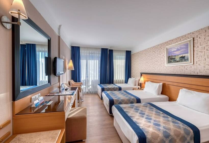 اتاق اساندارد با چشم‌انداز جانبی به دریا, Porto Bello Hotel Resort & Spa
